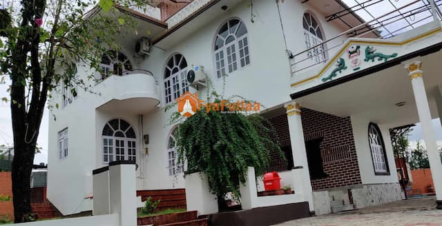 Bungalow on sale: 2.5 storeyed with 4 ropani 4 aana on sale